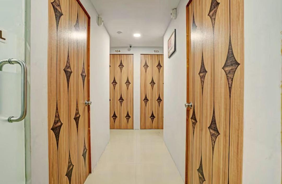 Hotel Welcome, Vip Road Vesu Surat Exterior photo