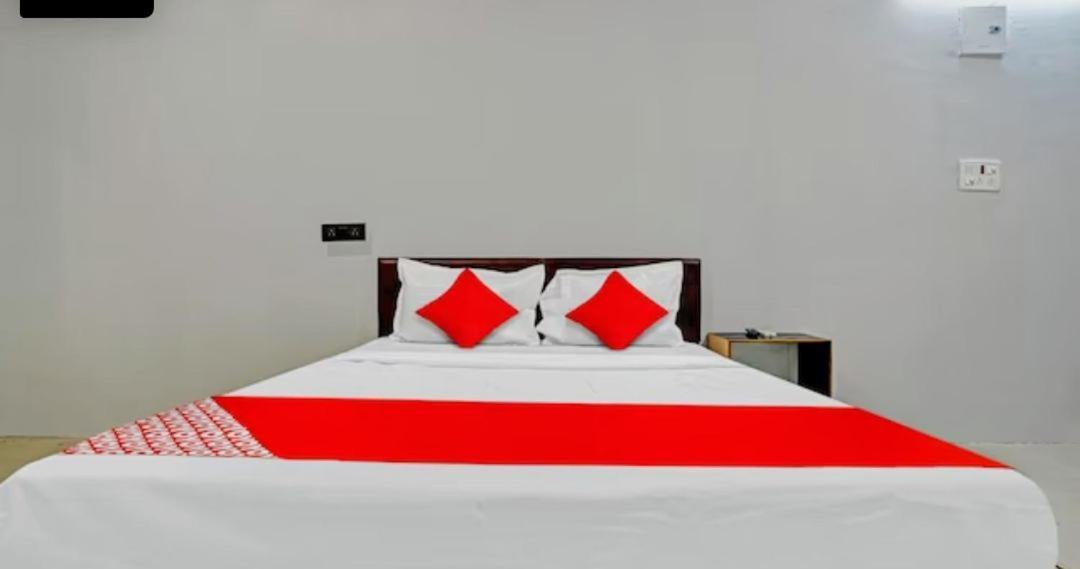 Hotel Welcome, Vip Road Vesu Surat Exterior photo